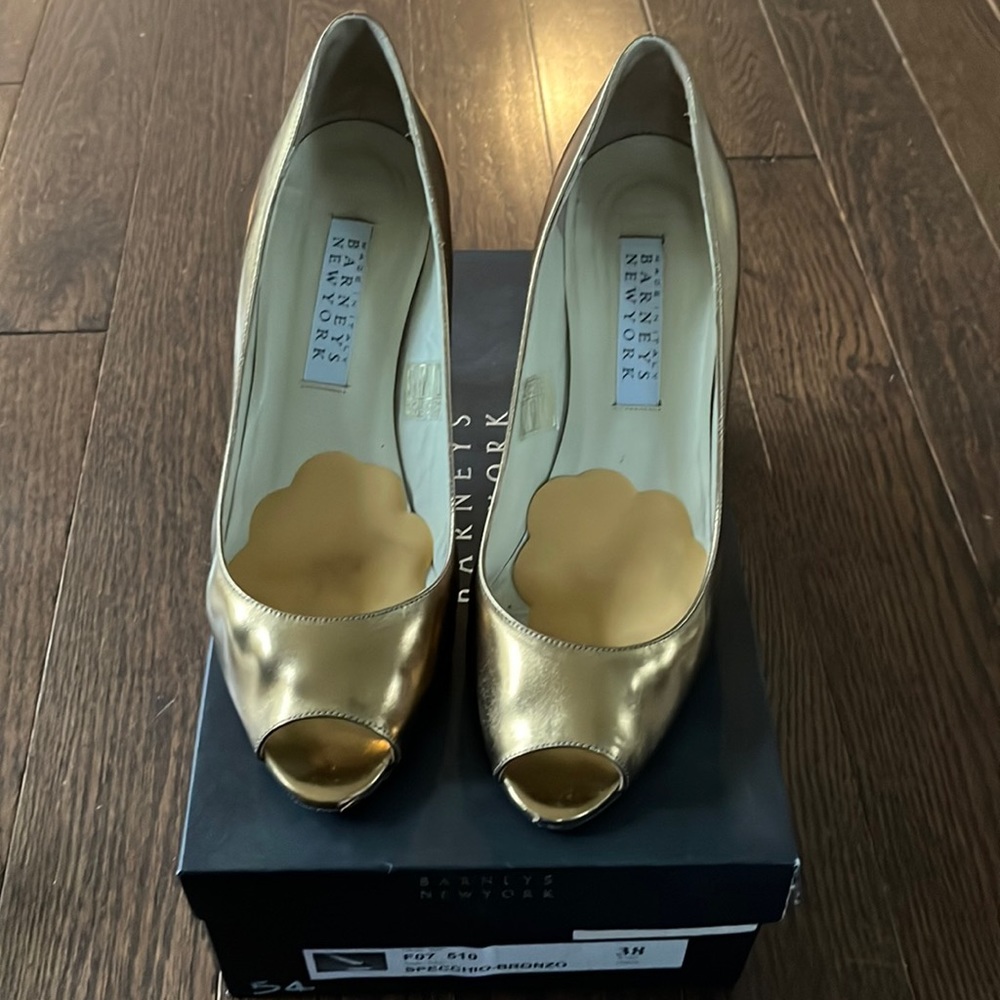 Barneys New York Specchio-Bronzo Peep Toe Pumps